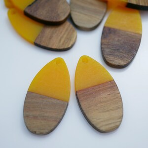 Zola Elements Resin and Wood Oval Drop Component 30x15mm (4 pcs) #11251 Saffron Yellow