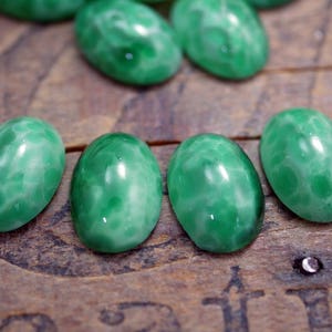 Cabochon Jade Vert Verre Satiné Verre Marbré Art Déco 14x10mm Cabochon (4) J187