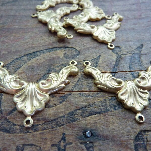 Brass Stamping Focal Pendant Ornate Art Nouveau Style 35mm Pendant Finding (2)