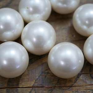 Extra Large Off White, Antique White, Light Cream White Faux Acrylic Pearl Beads with Hole 24mm Round Vintage Japan Pearls 6 beads HP39 image 3