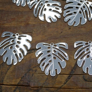 Metal Leaf Cutout Charm Monstera Leaf Silver Leaf Charm Flat Silver Leaf ( 6 pcs) LE801