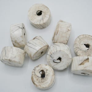 Tibetaanse schelpkralen ongeveer 18 x 12 mm schelpkralen (4 kralen) CS14