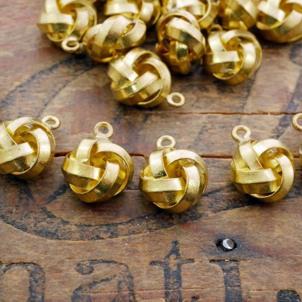 Vintage Gold Plated Brass Knot Charm Drop Bead (6) F66