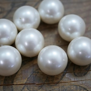 Extra Large Off White, Antique White, Light Cream White Faux Acrylic Pearl Beads with Hole 24mm Round Vintage Japan Pearls (6 beads) HP39