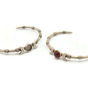 Silver Moon Cuff, Antique Silver Plated Brass Crescent Moon Cuff Stone Setting With 1 Pad -  Pad Size 8mm N1685 H1409