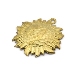 Brass Sunflower Charm, Raw Brass Flower Charms With 1 Loop, Pendants, Earrings (31x28mm) N0713