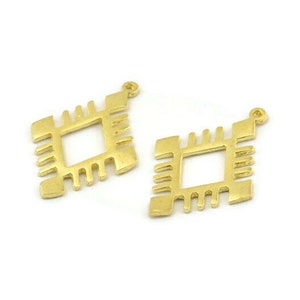 Brass Charm, Raw Brass - Carpet Pattern - Charm Pendant -  Brass Rug Pattern Charms With 1 Loop (29x20x1.2mm) N1494