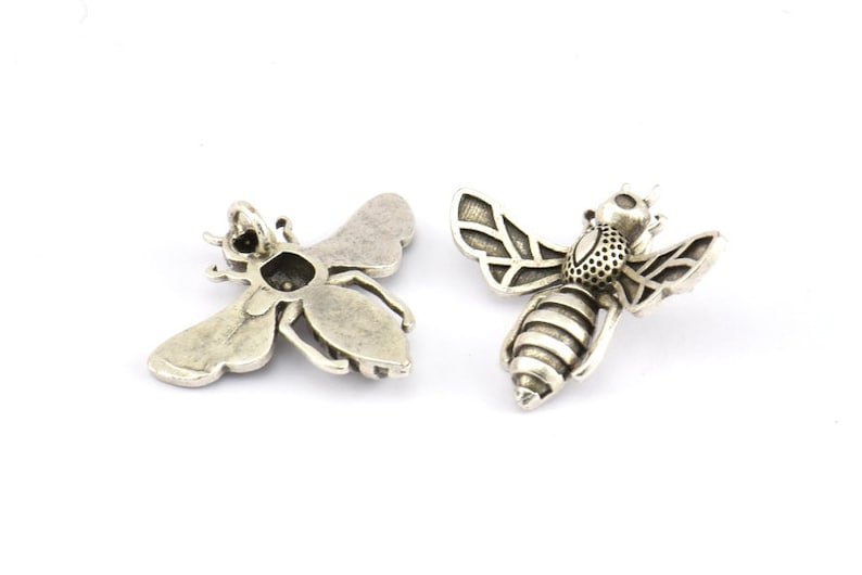 Silver Bee Pendant E585 H032 4 Antique Silver Plated Brass Bee Charm With 1 loop 21x24mm Pendant