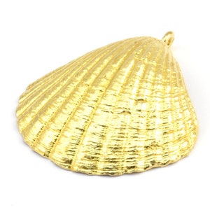 Messing Muschel Charm, 1 Roh Messing Muschel Charm mit 1 Schleife, Anhänger, Charms, Zubehör (38x33.5 mm) E287