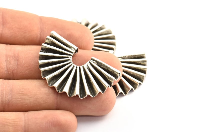 Paper Rosette Pendant 40x26x4.5x0.6mm 1 Antique Silver Plated Brass Paper Rosette Shaped Semi Circle Pendant With 2 Holes U085 H366