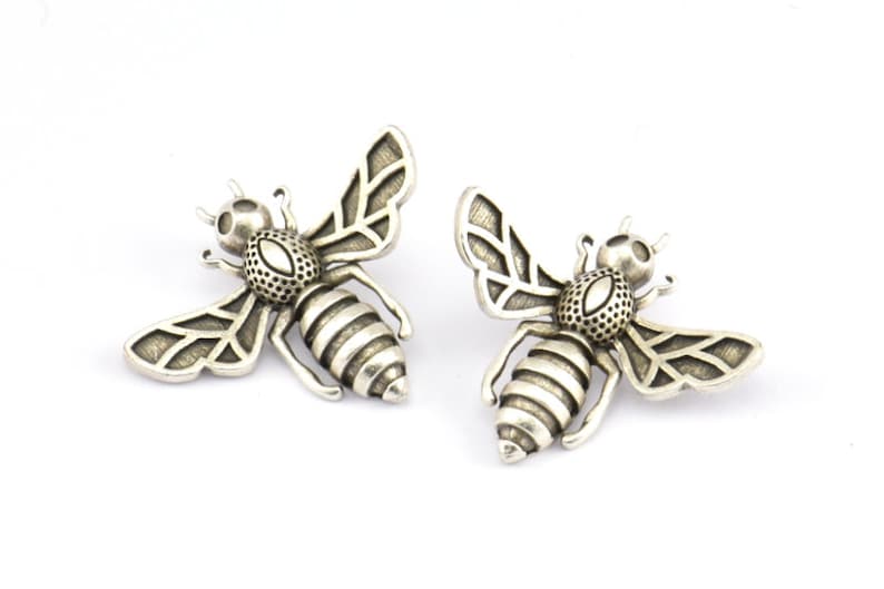 Silver Bee Pendant E585 H032 4 Antique Silver Plated Brass Bee Charm With 1 loop 21x24mm Pendant