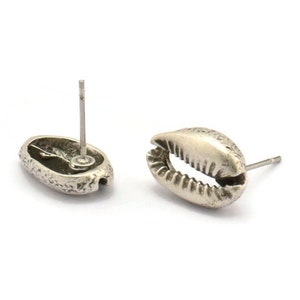 Silver Shell Earring, 4 Antique Silver Plated Brass Cowrie Shell Stud Earrings (14x9mm) N0938