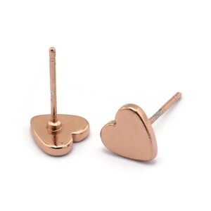 Rosegold Herz Ohrstecker, 6 Rose Gold Messing Herz Ohrstecker (8 mm) D1459