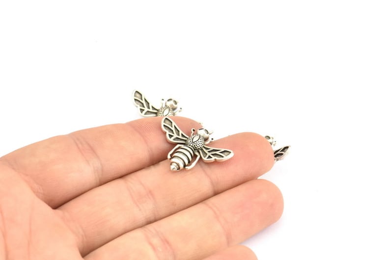 Silver Bee Pendant E585 H032 4 Antique Silver Plated Brass Bee Charm With 1 loop 21x24mm Pendant