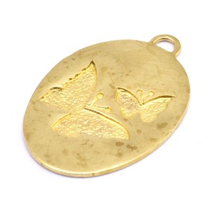 Ciondolo a farfalla in ottone, 1 ciondolo ovale testurizzato a forma di farfalla in ottone grezzo con 1 anello, spazi vuoti (39x27x1,2 mm) E223