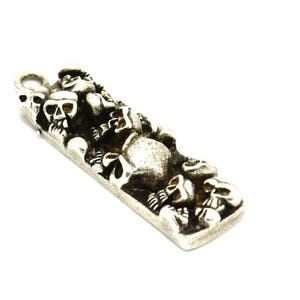 Silver Skull Pendant, Antique Silver Plated Brass Skull Pendant (35x10x6mm) N0194