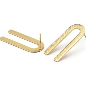 U-förmige Ohrstecker, 4 strukturierte vergoldete Messing U-förmige Ohrstecker (30x13x0,80 mm) M167 A1592 Q1053