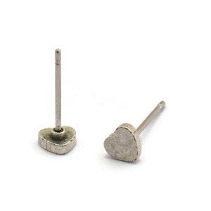 Silver Heart Earring, 8 Antique Silver Plated Brass Heart Stud Earrings (5mm) D1453