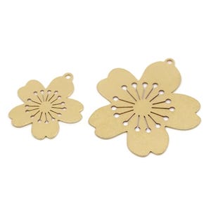 Brass Flower Charm, Raw Brass Flower Charms With 1 Loop, Charm Pendants, Earring Findings (22/32x0.60mm) SMP2744