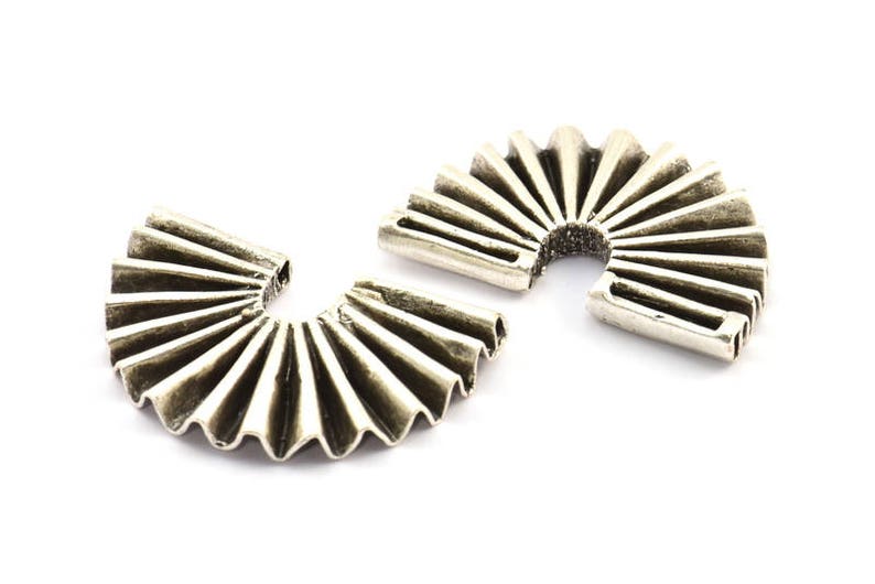 Paper Rosette Pendant 40x26x4.5x0.6mm 1 Antique Silver Plated Brass Paper Rosette Shaped Semi Circle Pendant With 2 Holes U085 H366