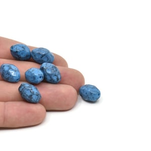 Vintage Blue Beads, 12 Vintage Glass Oval Blue Beads  (15.5x11mm) T002