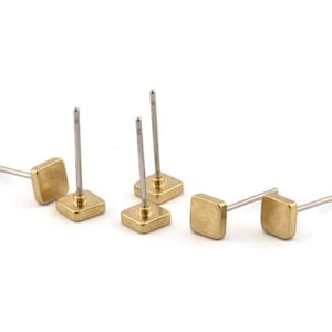 Pendientes cuadrados de latón, 12 pendientes de botón cuadrados de latón en bruto (5 mm) D1449