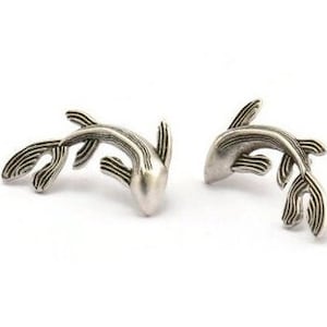 Silver Fish Earring, 2 Antique Silver Plated Brass Fish Stud Earrings (28x16mm) N0774