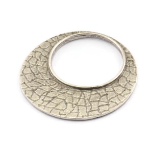 Silver Charm,  Hammered Charm, Antique Silver Plated, Silver Round, Hammered Circle Charm (40mm) U128