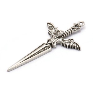 Dije de espada de plata, dije de espada de latón bañado en plata antigua con 1 aro, espada de ángel (49 x 25 mm) N1646 H1069