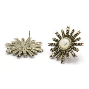 Silver Sun Earring, 2 Antique Silver Plated Brass Sunshine Stud Earrings with 6mm Stone pad (23mm) N0859