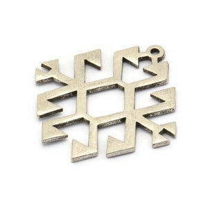Silver Charm, 4 Antique Silver Plated Brass - Carpet Pattern - Charm Pendant -  Silver Rug Pattern Charms With 1 Loop (30x29x1.2mm) N1493