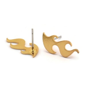 Gold Fire Earring, 8 Gold Plated Brass Fire Shaped Stud Earrings (17x8x0.80mm) A2727