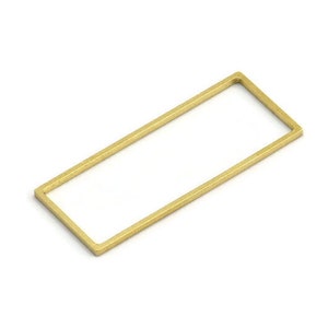 Puede incluir: Un marco rectangular de metal de color dorado con un acabado liso.