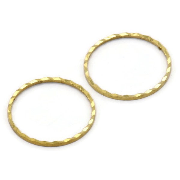 Charme circulaire texturé, 50 cercles de laiton brut de coupe (18mm) A0586