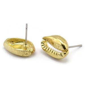 Brass Shell Earring, 4 Raw Brass Cowrie Shell Stud Earrings (14x9mm) N0938