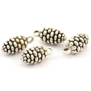 Pingente de cone de prata antigo, 4 pingentes de cone de pinho de latão banhado a prata antigo com 1 alça (16x7,5 mm) U109 H0308