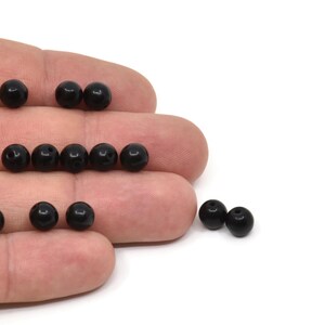 Vintage Black Beads, 24 Vintage Black Round Beads  (7mm) CF70 T011