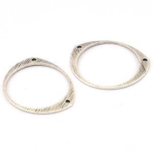 Silver Circle Connector, 12 Antique Silver Plated Brass Textured Circle Connectors With 2 Holes (26x22x0.80mm) D0640 H0697