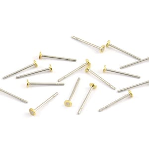 イヤリングポストスタッド、100 - 316L ステンレススチールイヤリングポスト、生真鍮 2.5 mm フラットパッド、イヤースタッド (BS 2226)