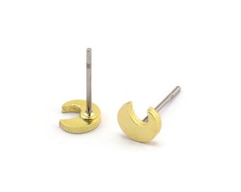 Brass Moon Earring, 12 Raw Brass Tiny Crescent Moon Shaped Stud Earrings (5x6x1mm) A3248