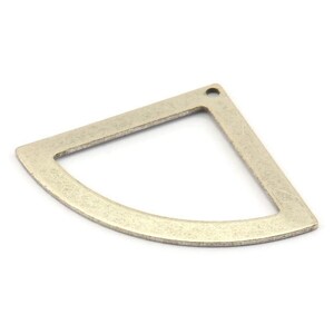 Silver Triangle Charm, 6 Antique Silver Plated Brass Fan Charms With 1 Hole, Stamping Blanks, Findings (40x28x0.80mm) M224 Q0275