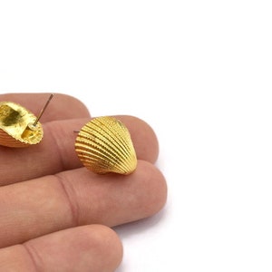 Brass Shell Earring, 2 Raw Brass Sea Shell Stud Earrings 18x16mm N0940 image 3