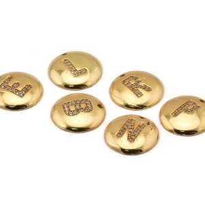 Pingente de letra dourada, letra de pedra de zircônia branca de latão banhado a ouro, letra dourada, contas de letras, pingentes de alfabeto, letras iniciais (15 mm)