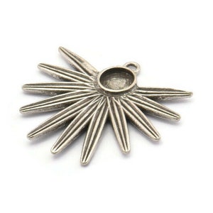 Silver Sun Charm, 2 Antique Silver Plated Brass Sunshine Charms With 1 Loop, Pendants, Earrings (29x28x2mm) N0719 H1376