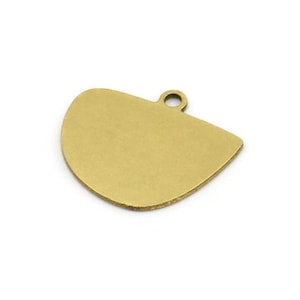 Può includere: Un ciondolo in metallo dorato a forma di semicerchio con un anello in cima per attaccarlo a gioielli o altri oggetti artigianali.