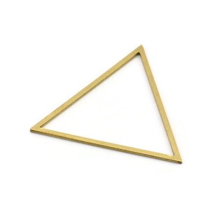 Breloque triangulaire en laiton, 10 breloques triangulaires en laiton brut, Apprêts géométriques, Apprêts de connecteur (45 x 46 x 1 mm) A3674