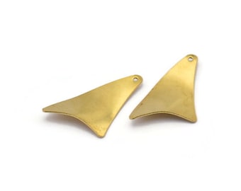 12 Raw Brass Triangle Wave Charms (29x22x17mm) Bs 1286