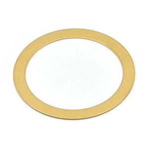 以下が含まれることがあります： 滑らかで丸い表面を持つ金色の金属製のワッシャーです。