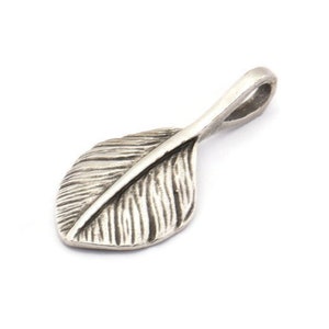 Leaf Pendant, 4 Antique Silver Plated Leaf Charms (27x13mm) N0366