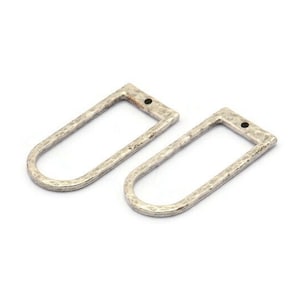 Breloque en forme de D, 4 breloques en forme de D en laiton plaqué argent antique martelé avec 1 trou (29x13x1,3 mm) BS 1873